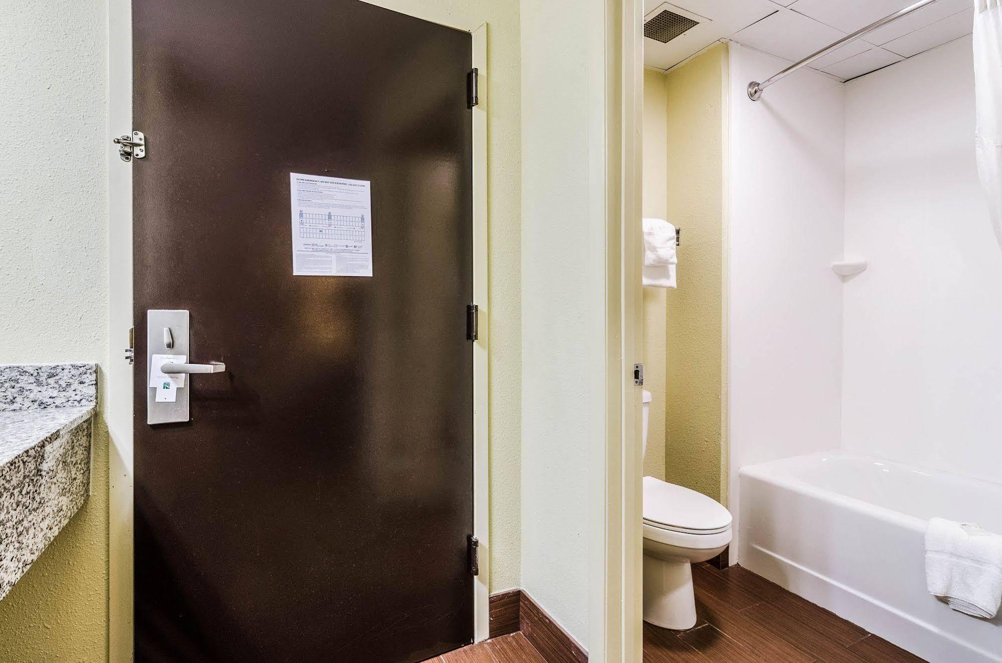 Quality Inn Whiteville North Екстериор снимка
