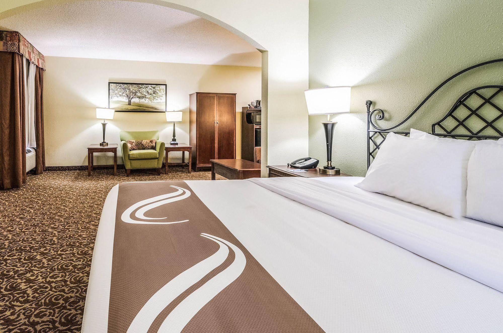 Quality Inn Whiteville North Екстериор снимка