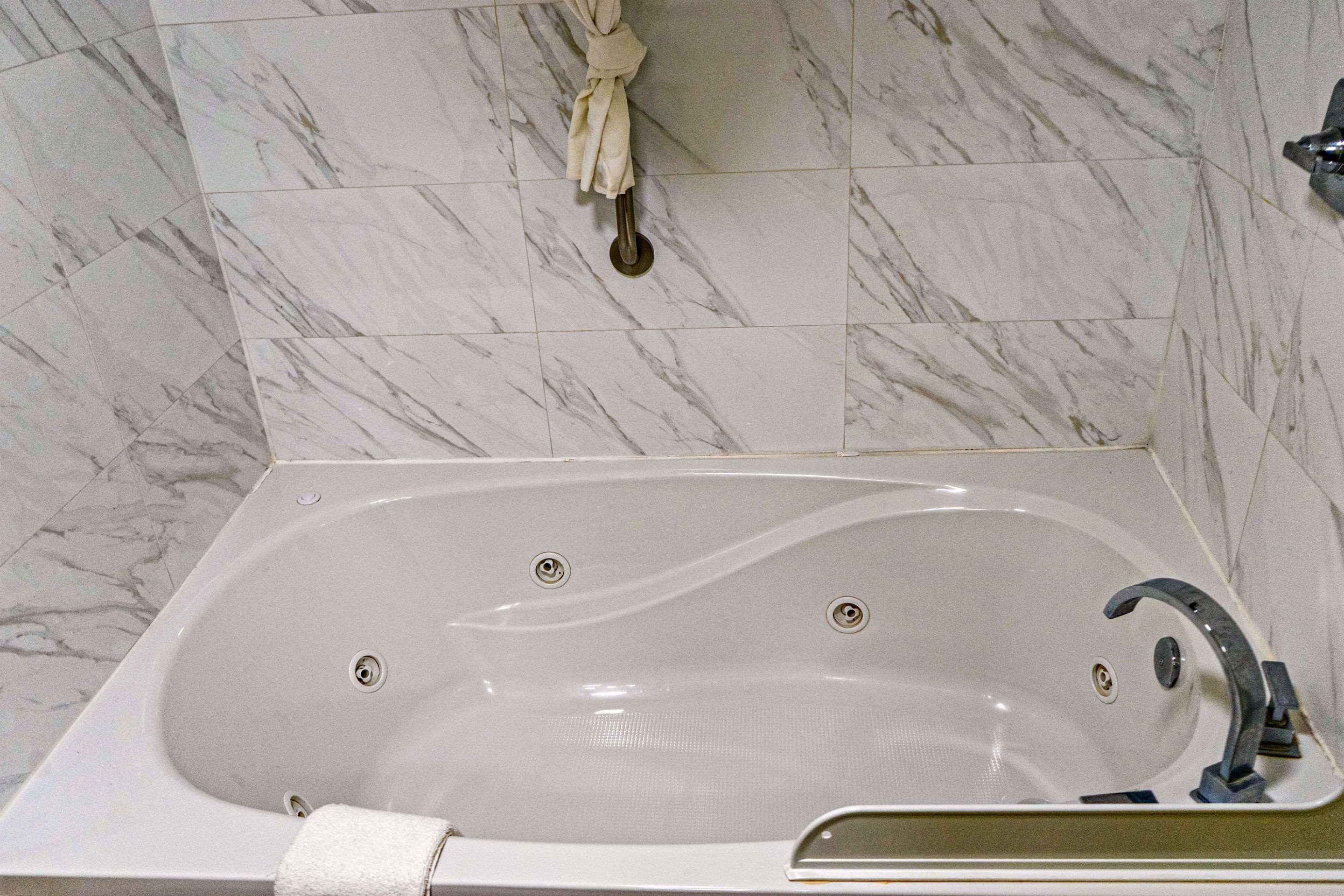 Quality Inn Whiteville North Екстериор снимка